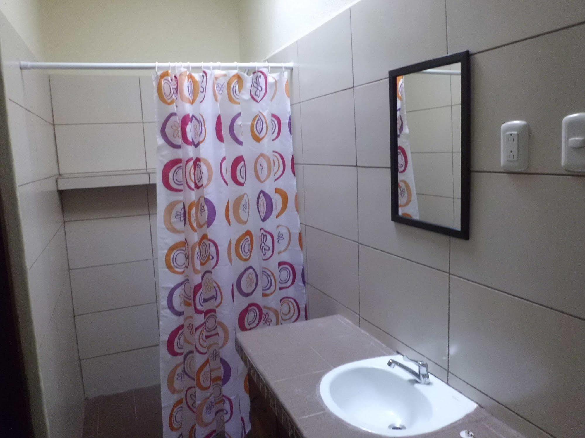 Hostal Casa Ivana León 外观 照片